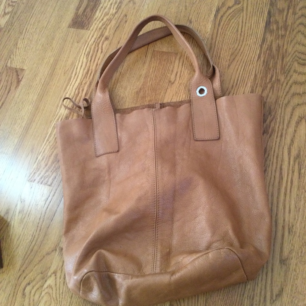 Softest Tan Leather Trough Tote Bag. Size OS - Picture 6 of 9